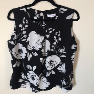 Beautiful floral shell in black and white.